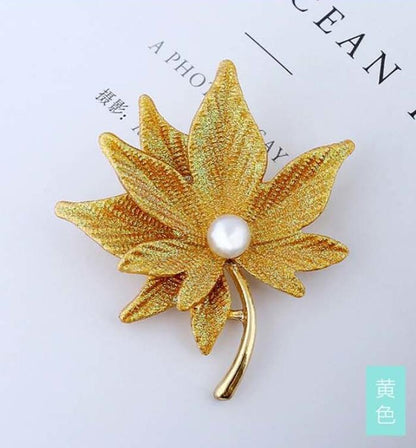 Maple Leaf Brooch Double Pearl