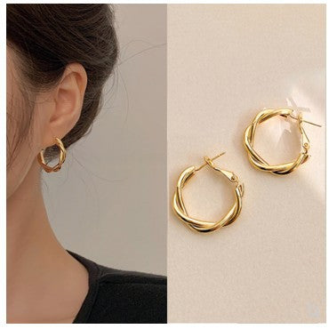 Metal C-shaped earrings