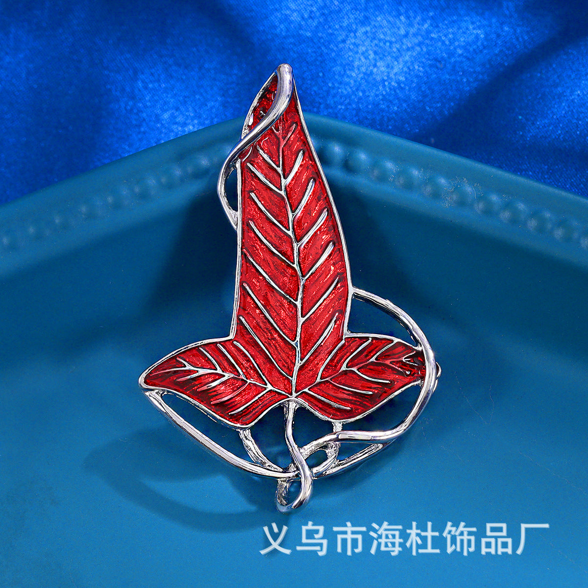 Three-dimensional leaf brooch fashion