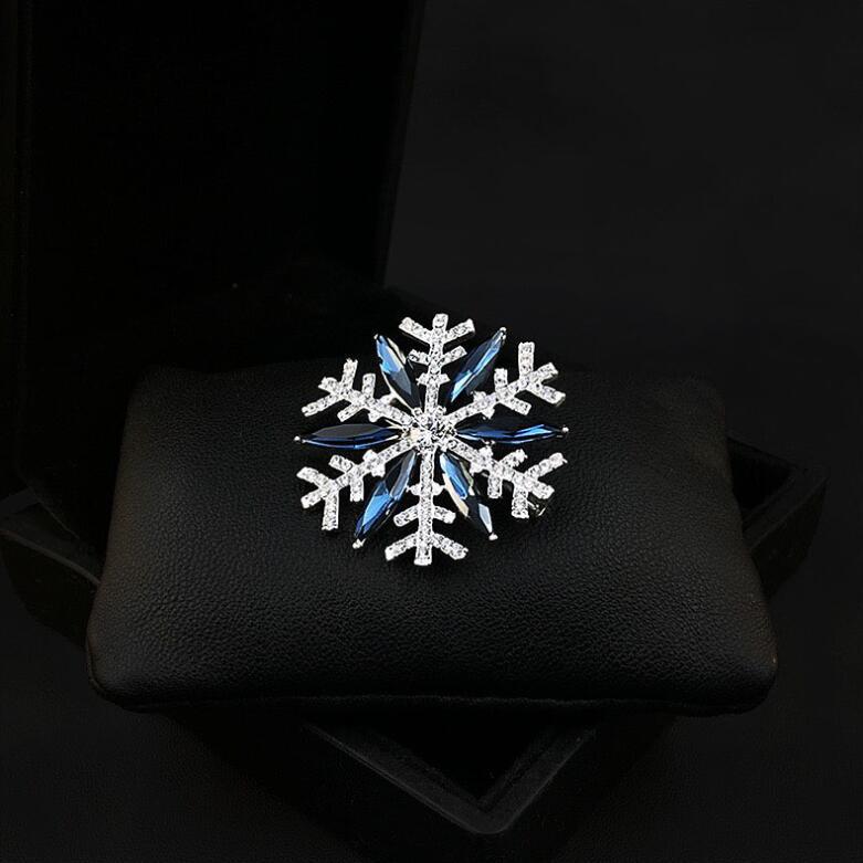 Snowflake brooch female high-end