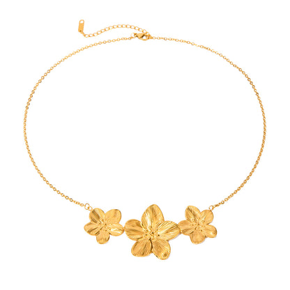 Three flowers necklace