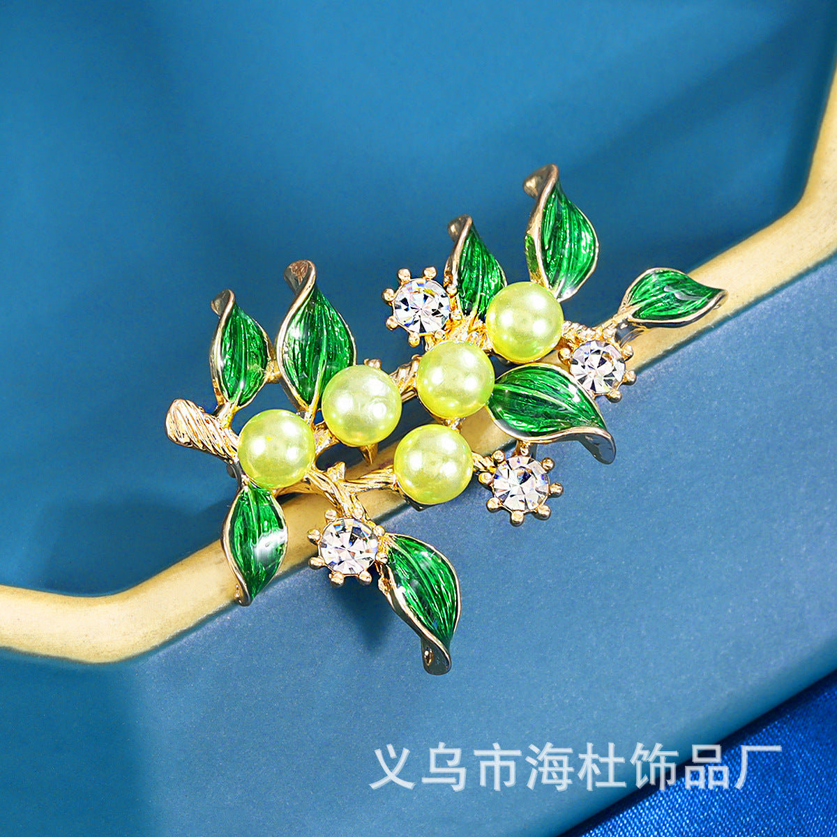 Versatile coat corsage