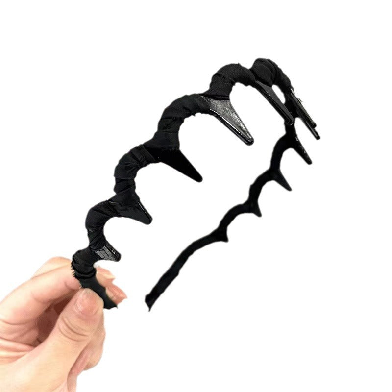 Non-slip headband with teeth