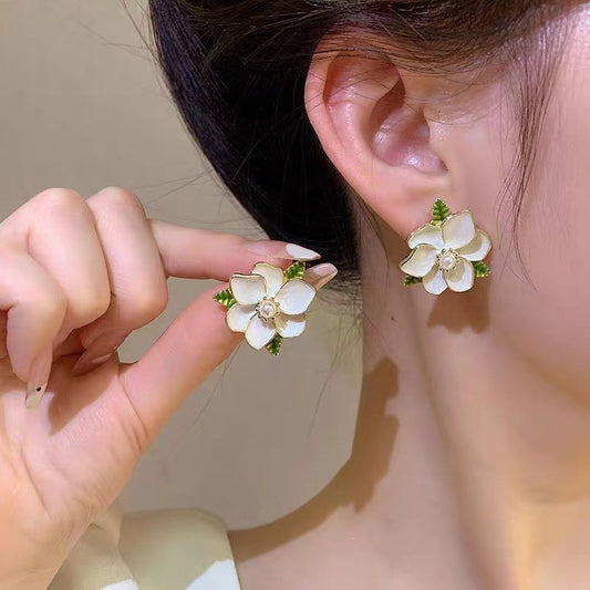 Oil drop pearl flower stud earrings