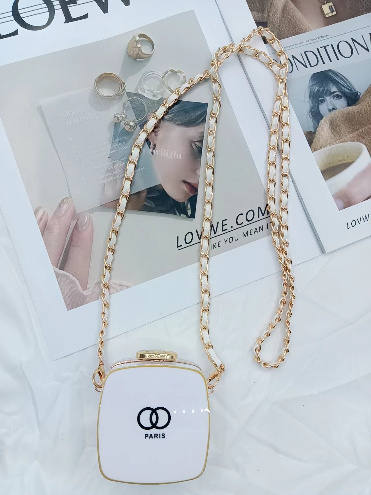 Chain shoulder bag