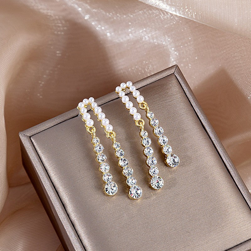 Zircon pearl earrings are versatile in temperament