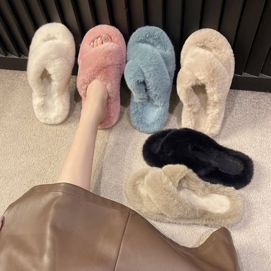 Large size crossed fluffy slippers