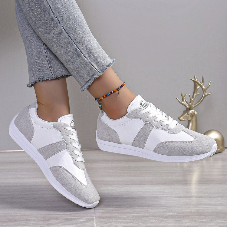 Flat casual sneakers