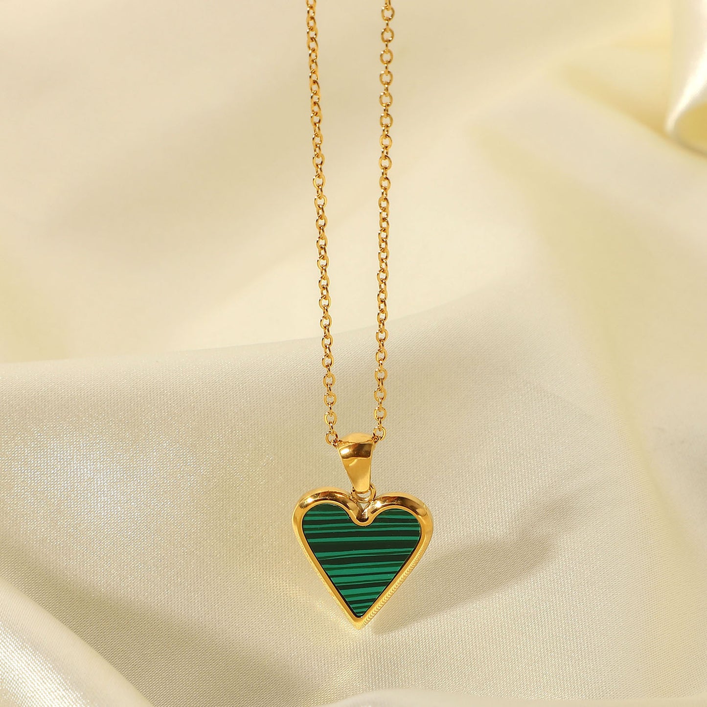 women's heart pendant necklace jewelry