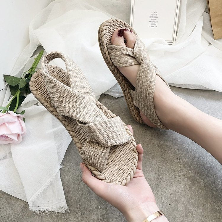 Flat bottom elastic sandals