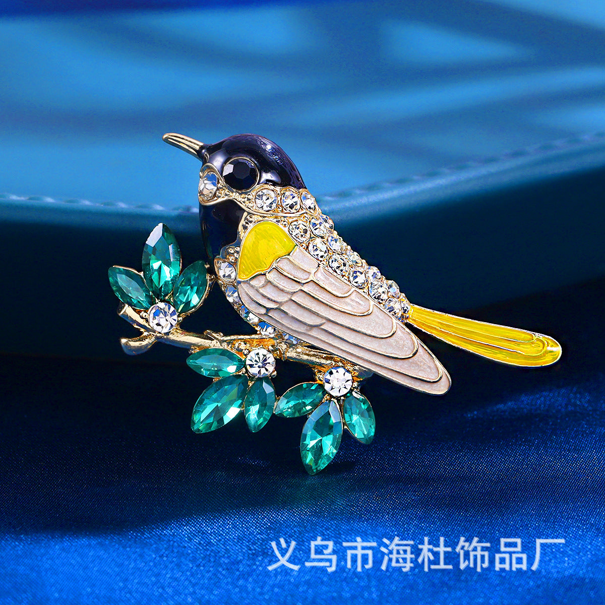 Magpie Brooch Alloy