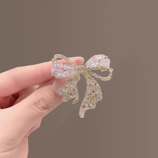 High-end brooch new bow