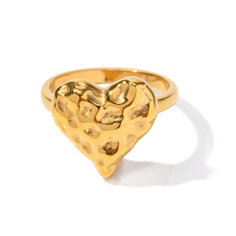 Rock pattern heart ring