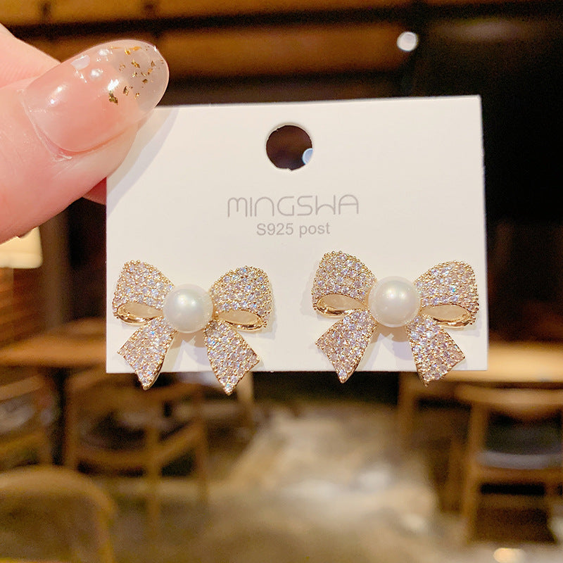 Bow stud earrings woman