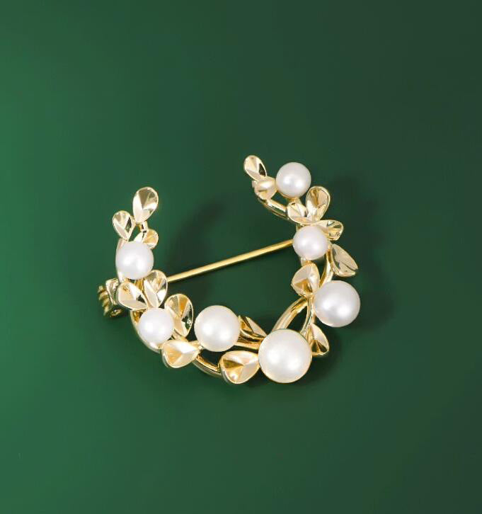 Light luxury vine brooch