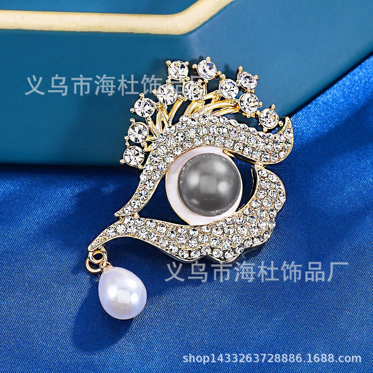 Eyes Diamond Demon's Eye Alloy Brooch