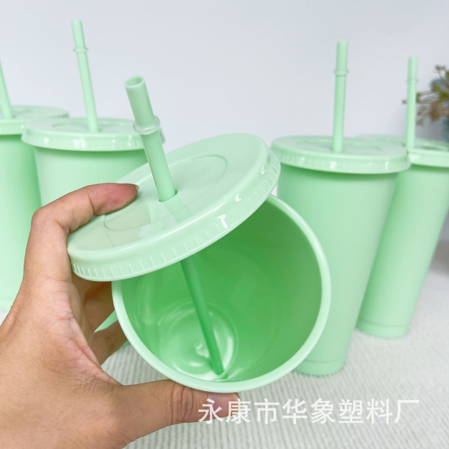 710Ml light green straw cup