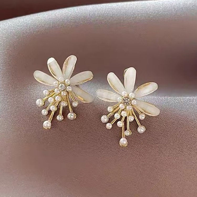 Pendientes de perlas con flores de temperamento 