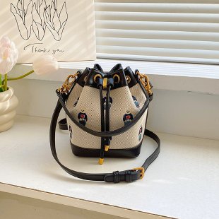 Fashion personality cute cartoon portable bucket bag