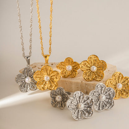 Flower Pendant Necklace