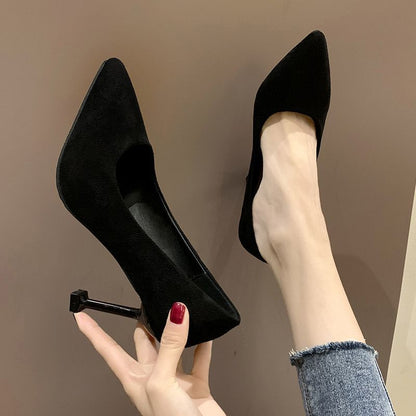 Black suede mid-heel shoes