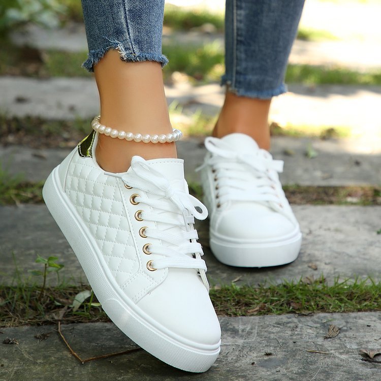 Flat bottom embroidered flat bottom white shoes