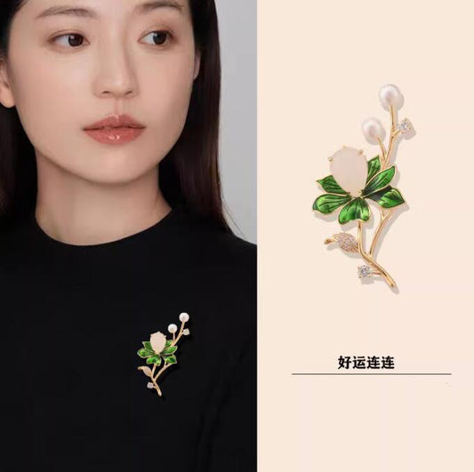 High-end lotus brooch