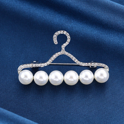 Creative hanger pearl brooch