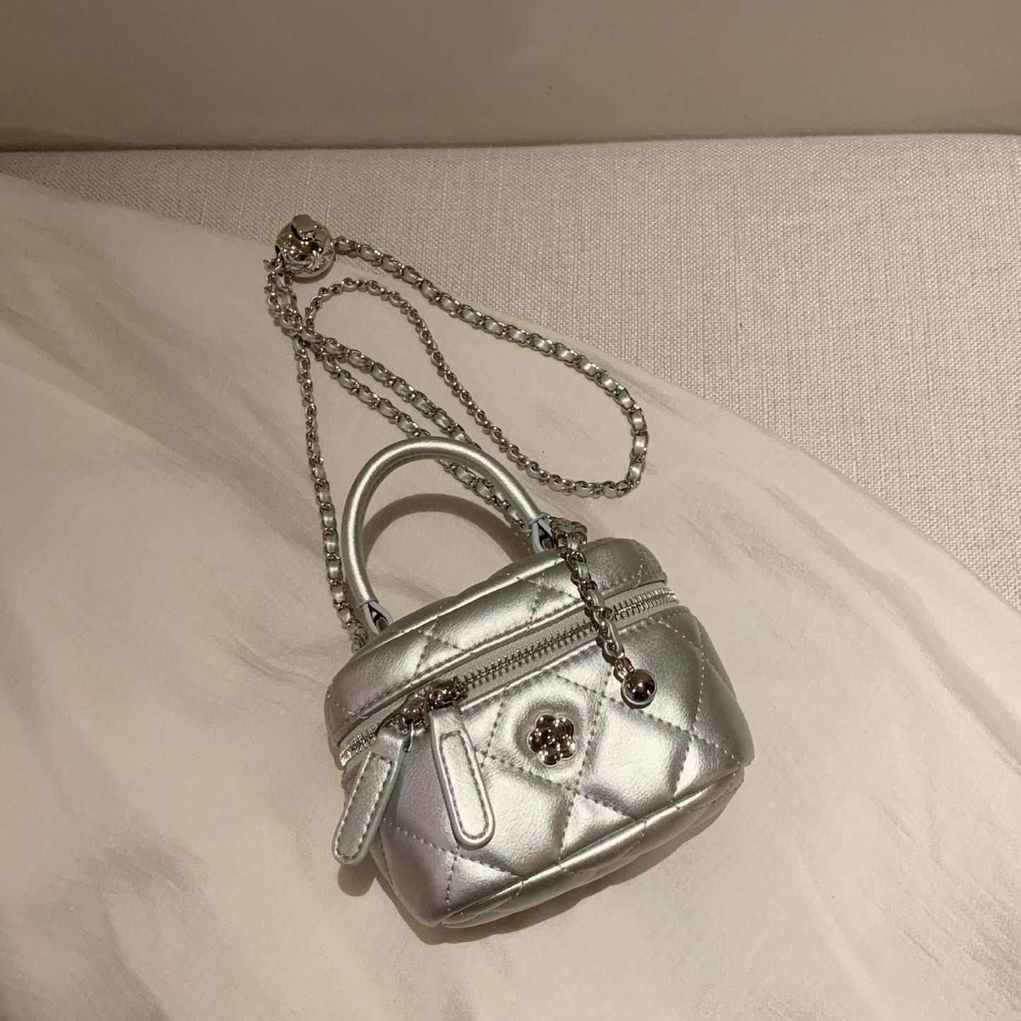 Small Chanel style chain bag shoulder crossbody bag