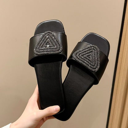 Flat-bottomed rhinestone slippers