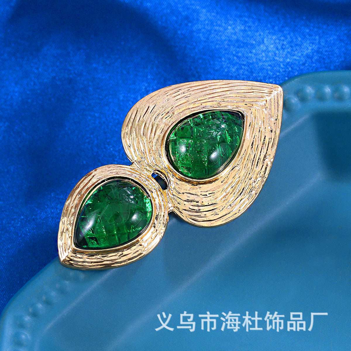 Exaggerated glazed brooch fashion