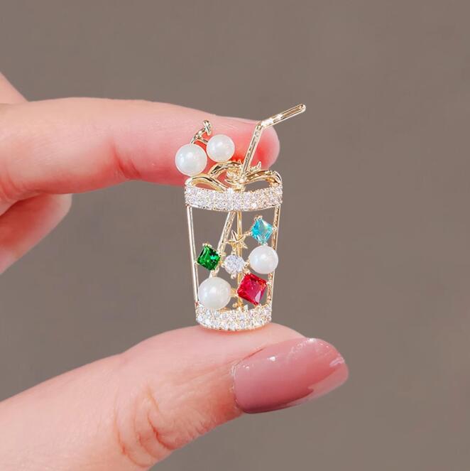 Flash diamond milk tea cup brooch