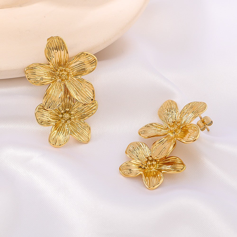 Long splicing three-dimensional flower earrings