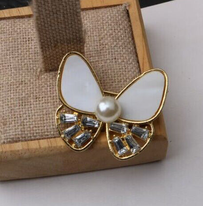 Break the cocoon into a butterfly pearl brooch