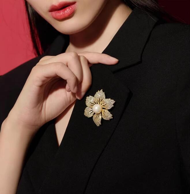 Flower Flash Diamond Bauhinia Brooch