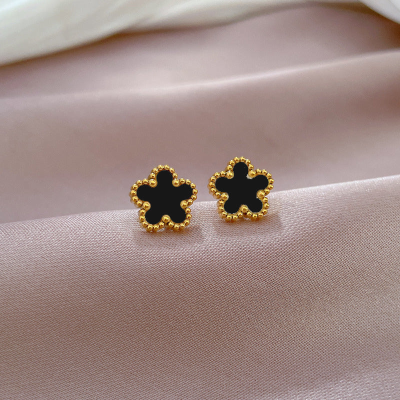 Shell five-leaf flower earrings