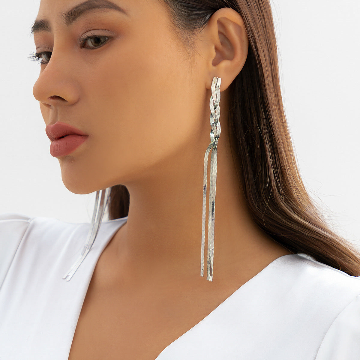 Snake bone line metal niche stud earrings