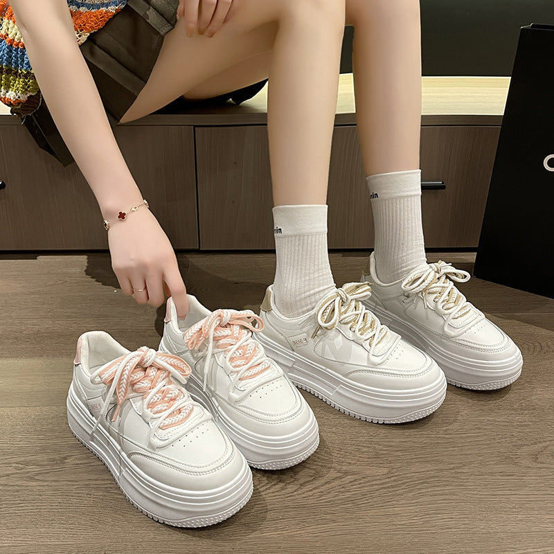 Platform-soled casual sports shoes are versatile.