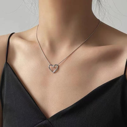 Hollow love necklace woman