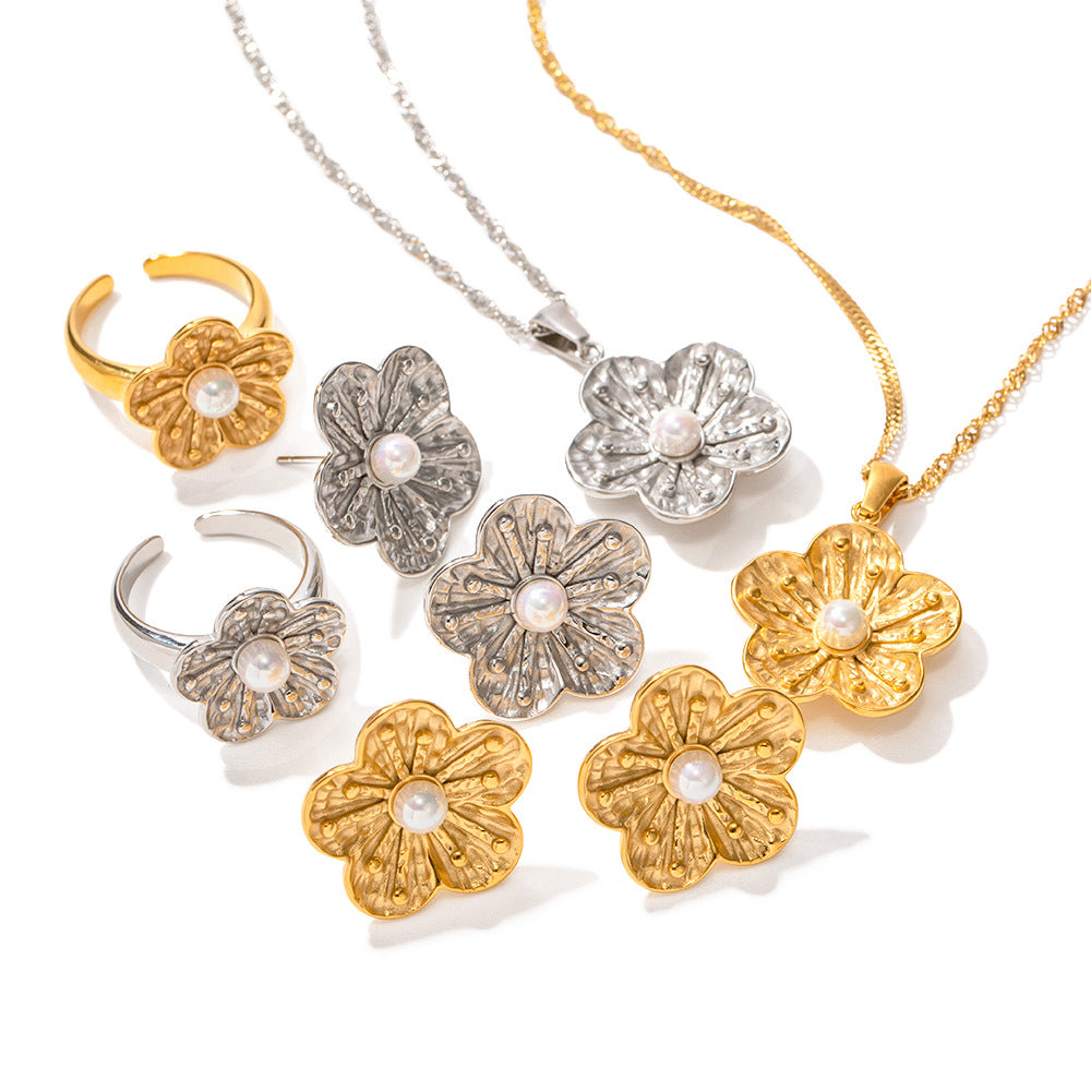 Flower Pendant Necklace