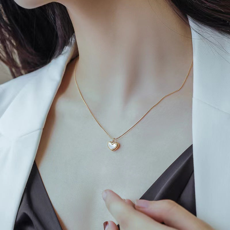 Collar de corazón de titanio que no se decolora, elegante y dulce 