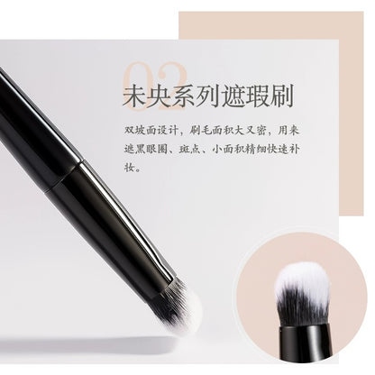 Triangle Contour Foundation Brush