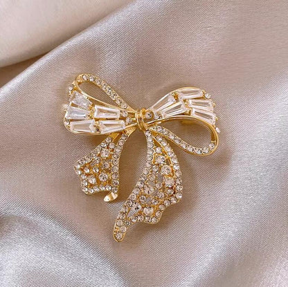 Bow zircon brooch