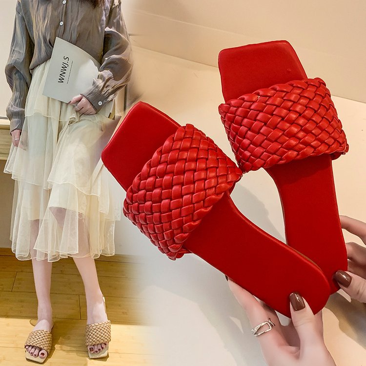 Woven square slippers