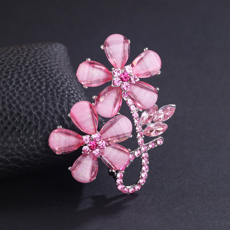 New light luxury flower brooch