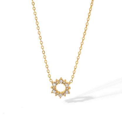 Necklace with irregular round zirconium