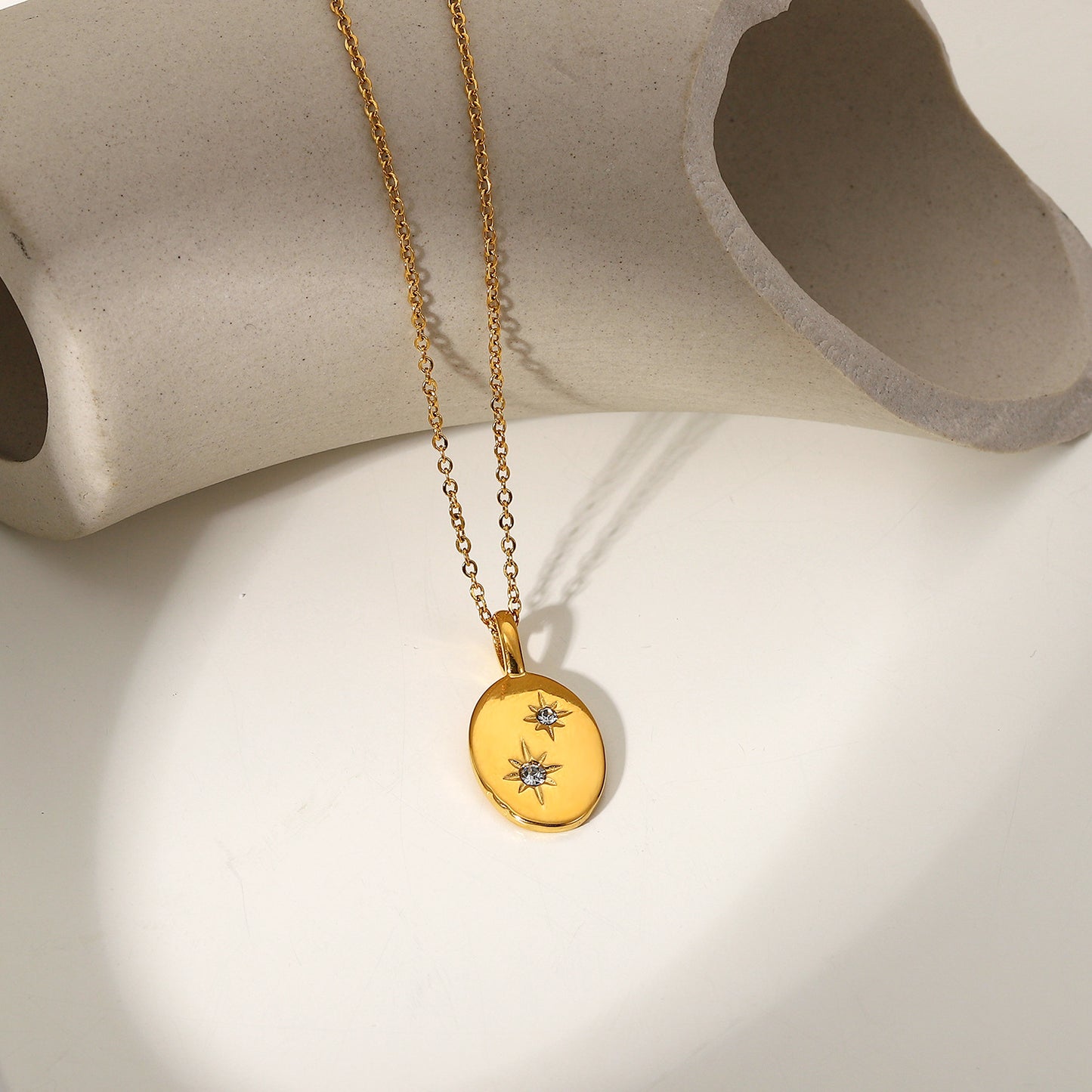 Eight-pointed star oval tag necklace