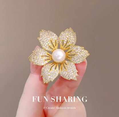 Flower Flash Diamond Bauhinia Brooch