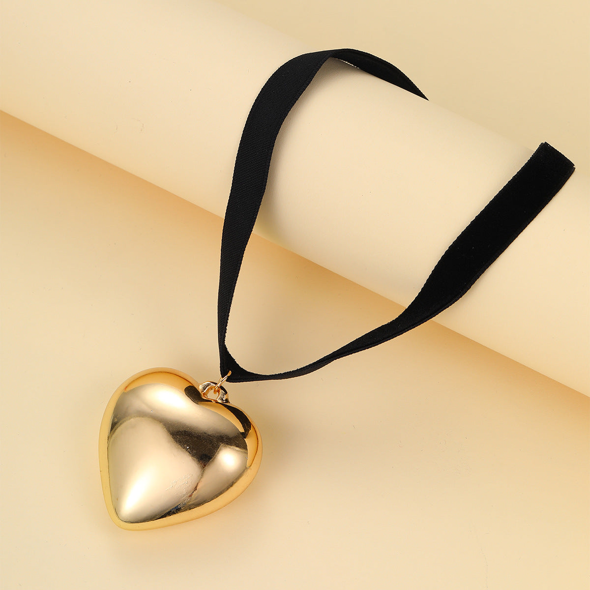 French sweet cool heart shaped necklace for women