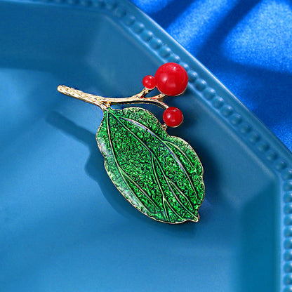 Three-dimensional leaf pearl brooch